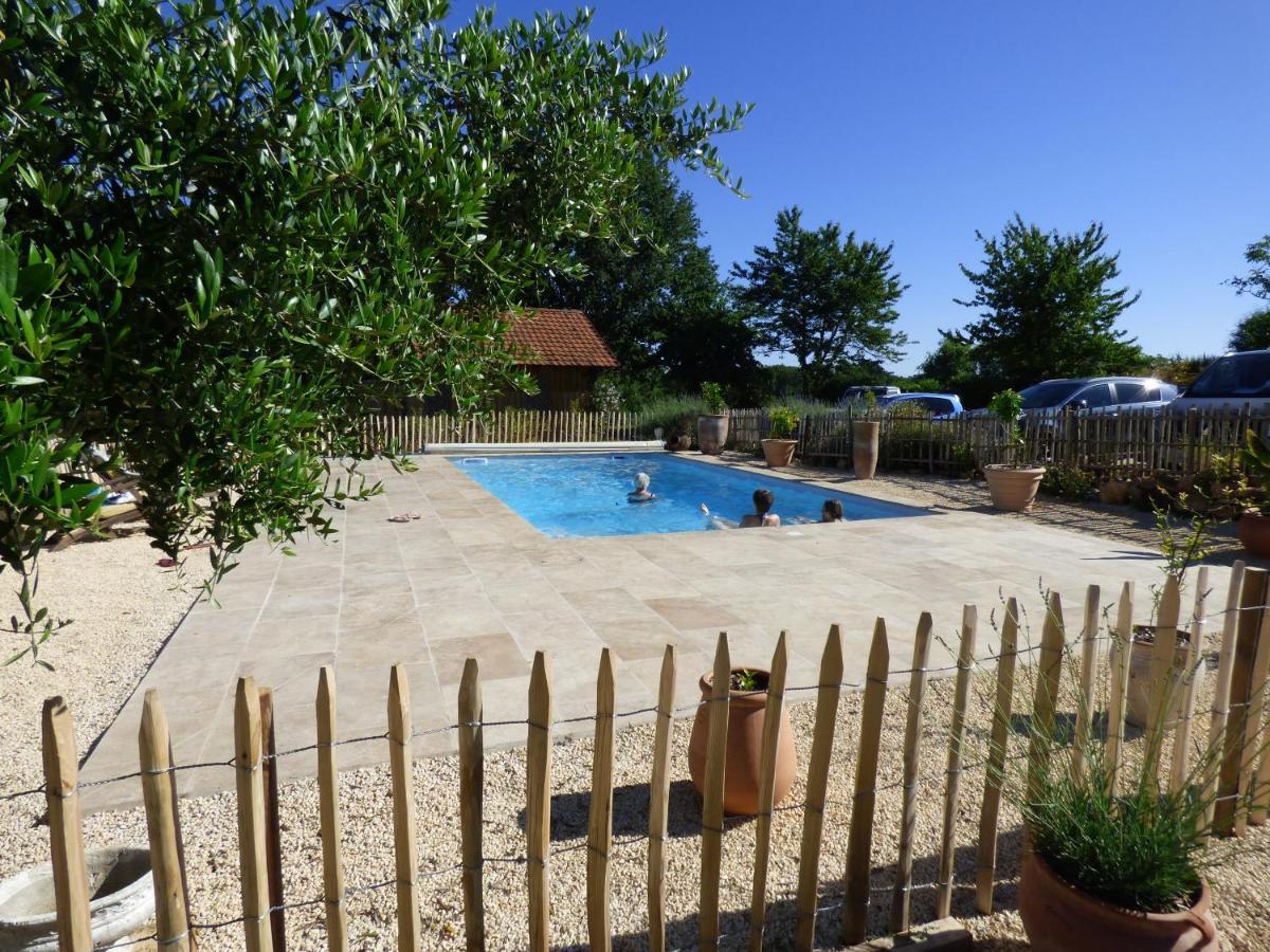 Britavit Bed & Breakfast Saint-Avit-Senieur Bagian luar foto