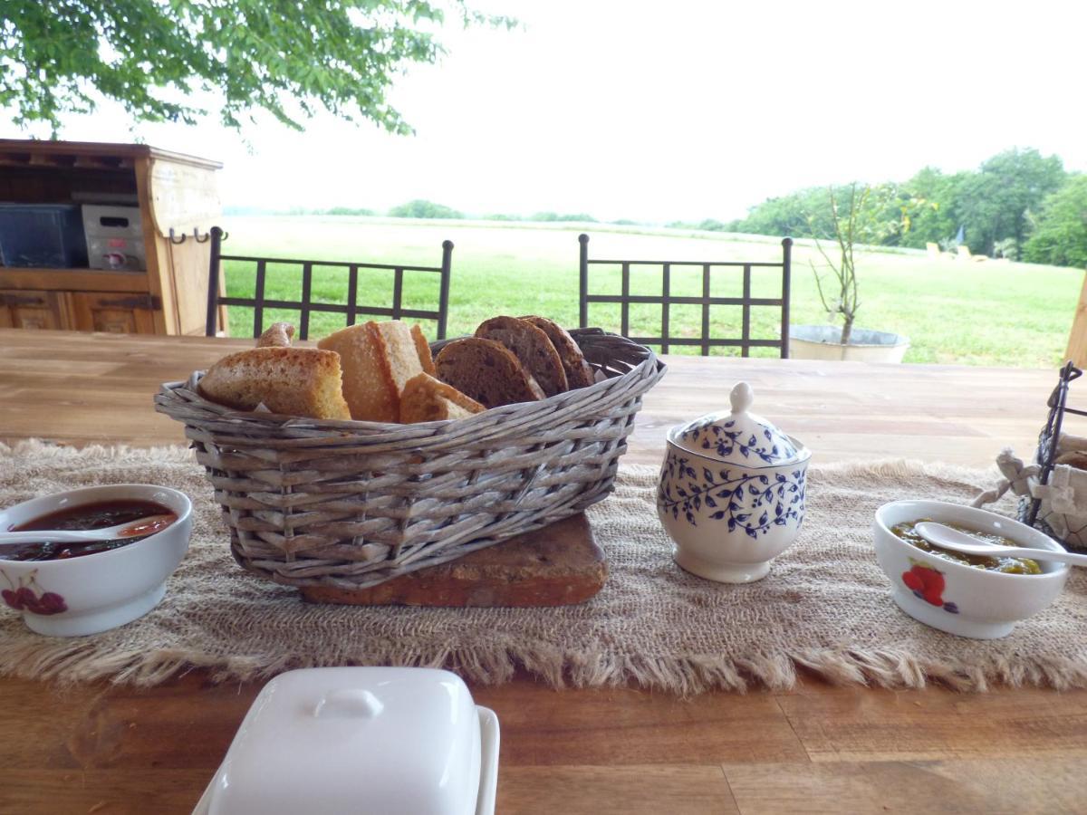 Britavit Bed & Breakfast Saint-Avit-Senieur Bagian luar foto